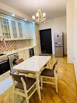 Kirayə verilir 4 otaqlı mənzil 160 m²