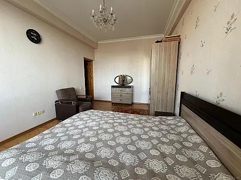 Kirayə verilir 2 otaqlı mənzil 100 m²
