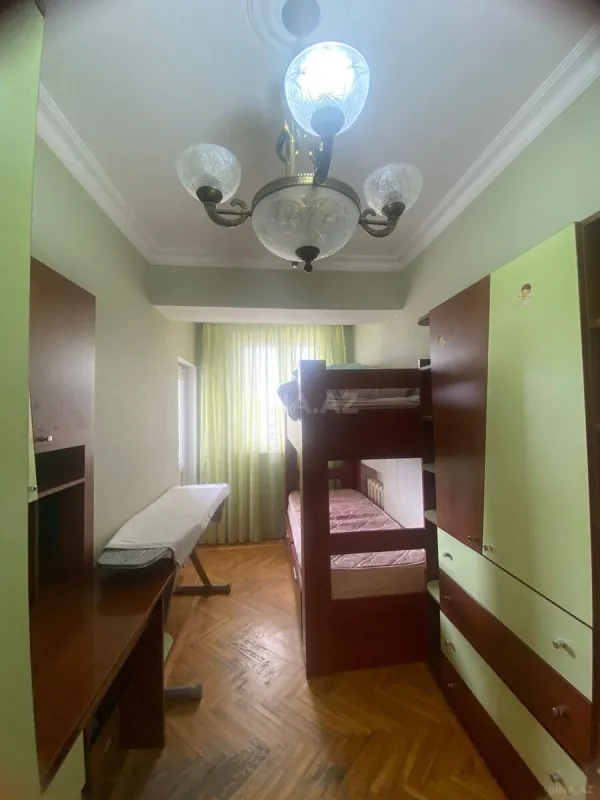 Satılır 4 otaqlı mənzil 105 m²