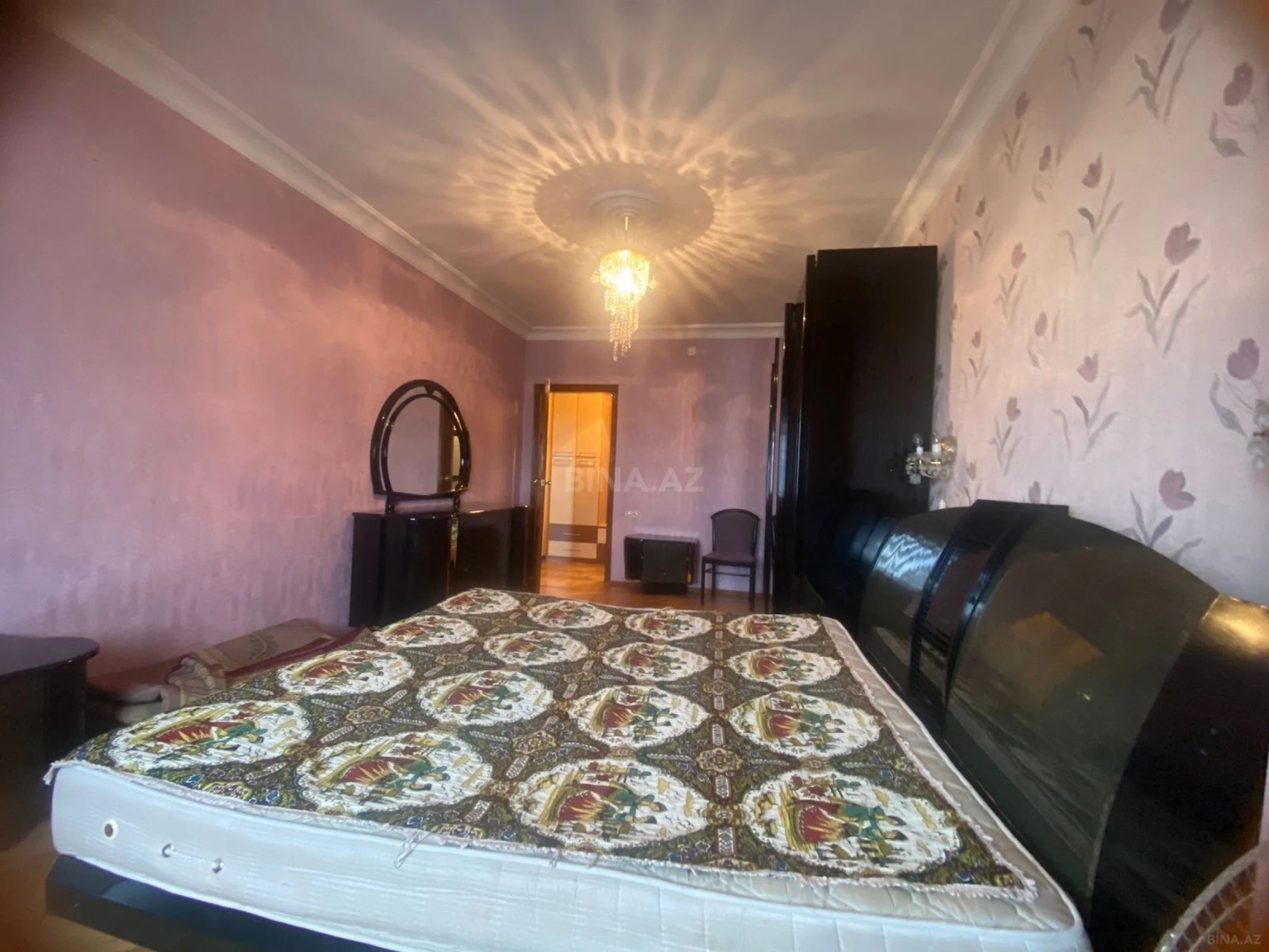 Satılır 4 otaqlı mənzil 105 m²