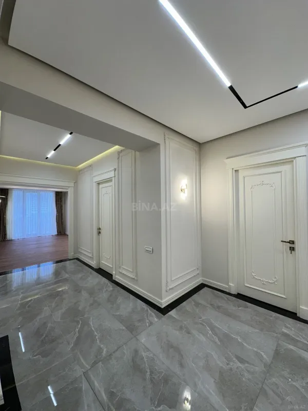 Satılır 4 otaqlı mənzil 179 m²
