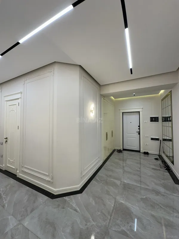 Satılır 4 otaqlı mənzil 179 m²