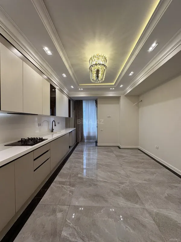 Satılır 4 otaqlı mənzil 179 m²