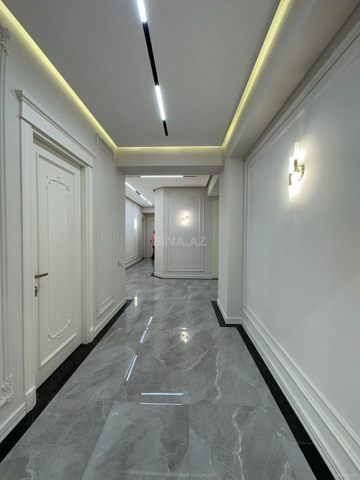 Satılır 4 otaqlı mənzil 179 m²