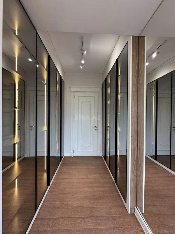 Satılır 4 otaqlı mənzil 179 m²