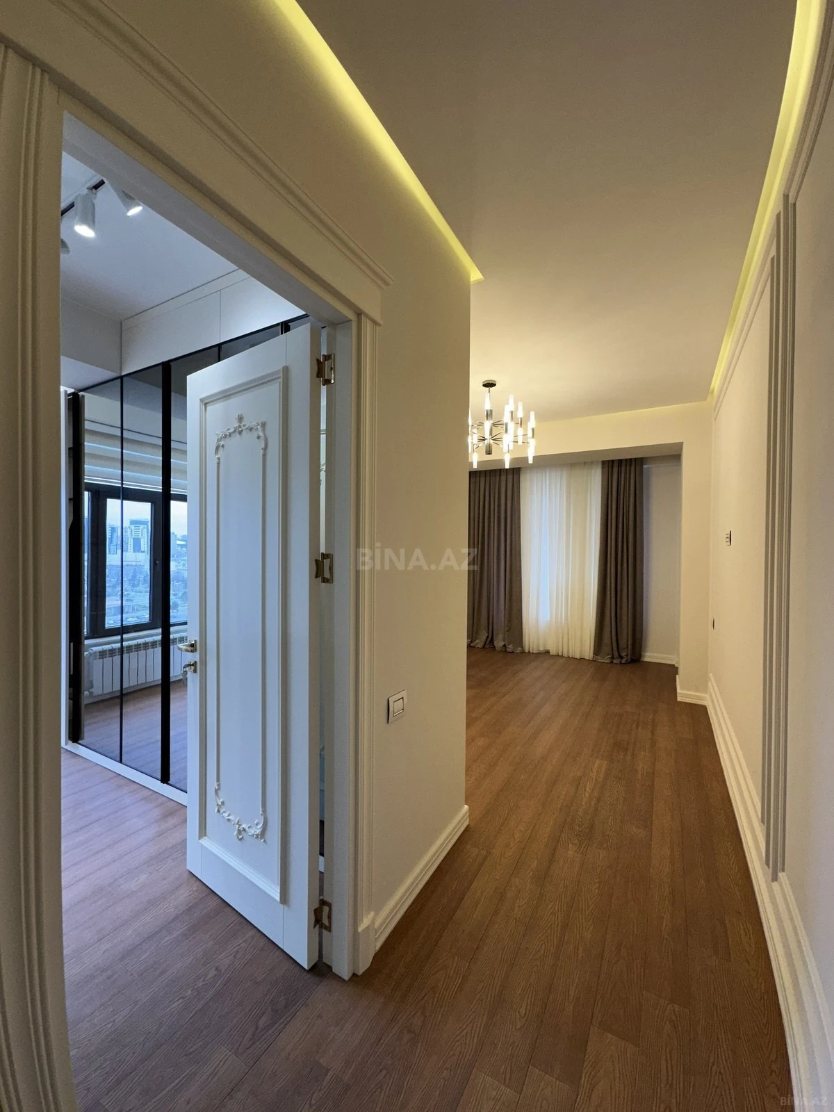 Satılır 4 otaqlı mənzil 179 m²