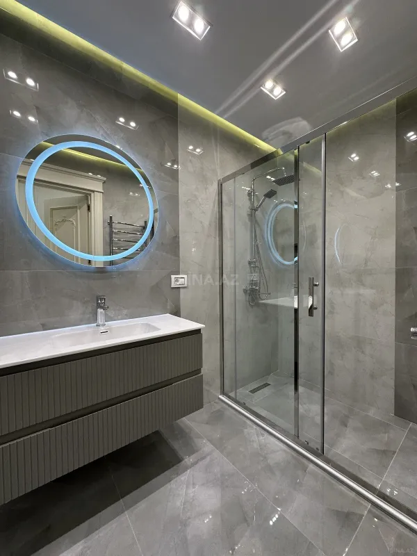 Satılır 4 otaqlı mənzil 179 m²