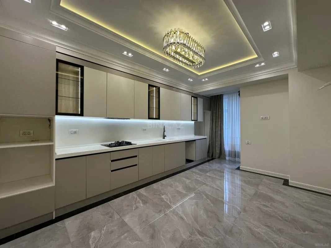 Satılır 4 otaqlı mənzil 179 m²