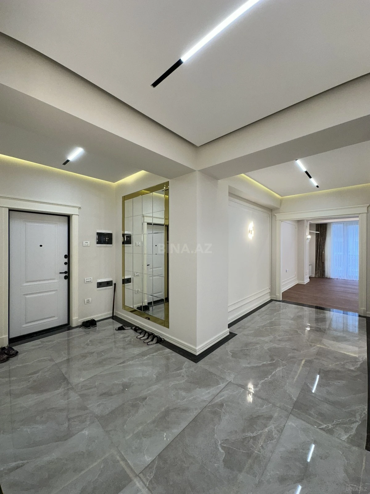 Satılır 4 otaqlı mənzil 179 m²