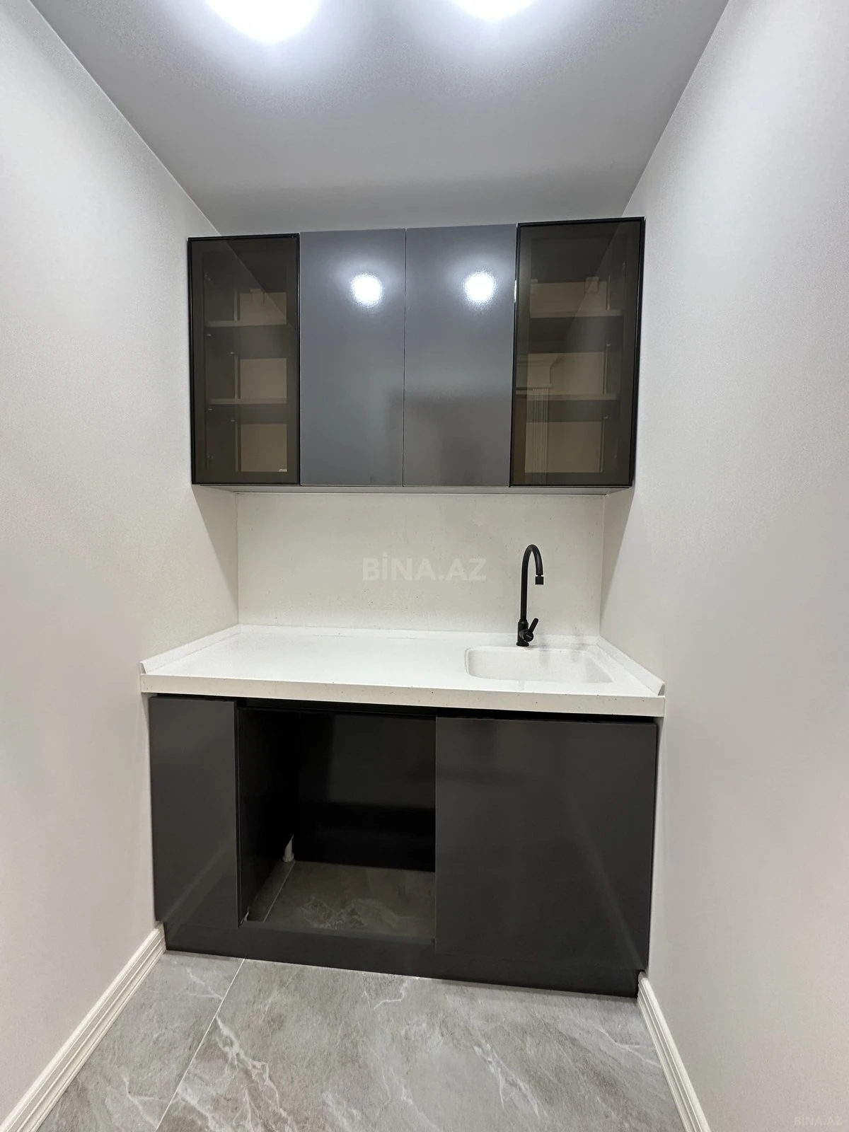 Satılır 4 otaqlı mənzil 179 m²