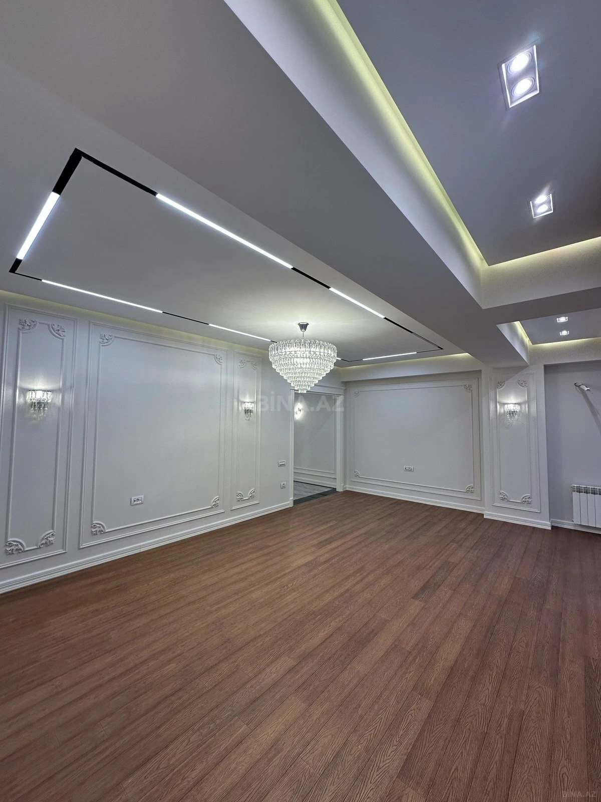 Satılır 4 otaqlı mənzil 179 m²