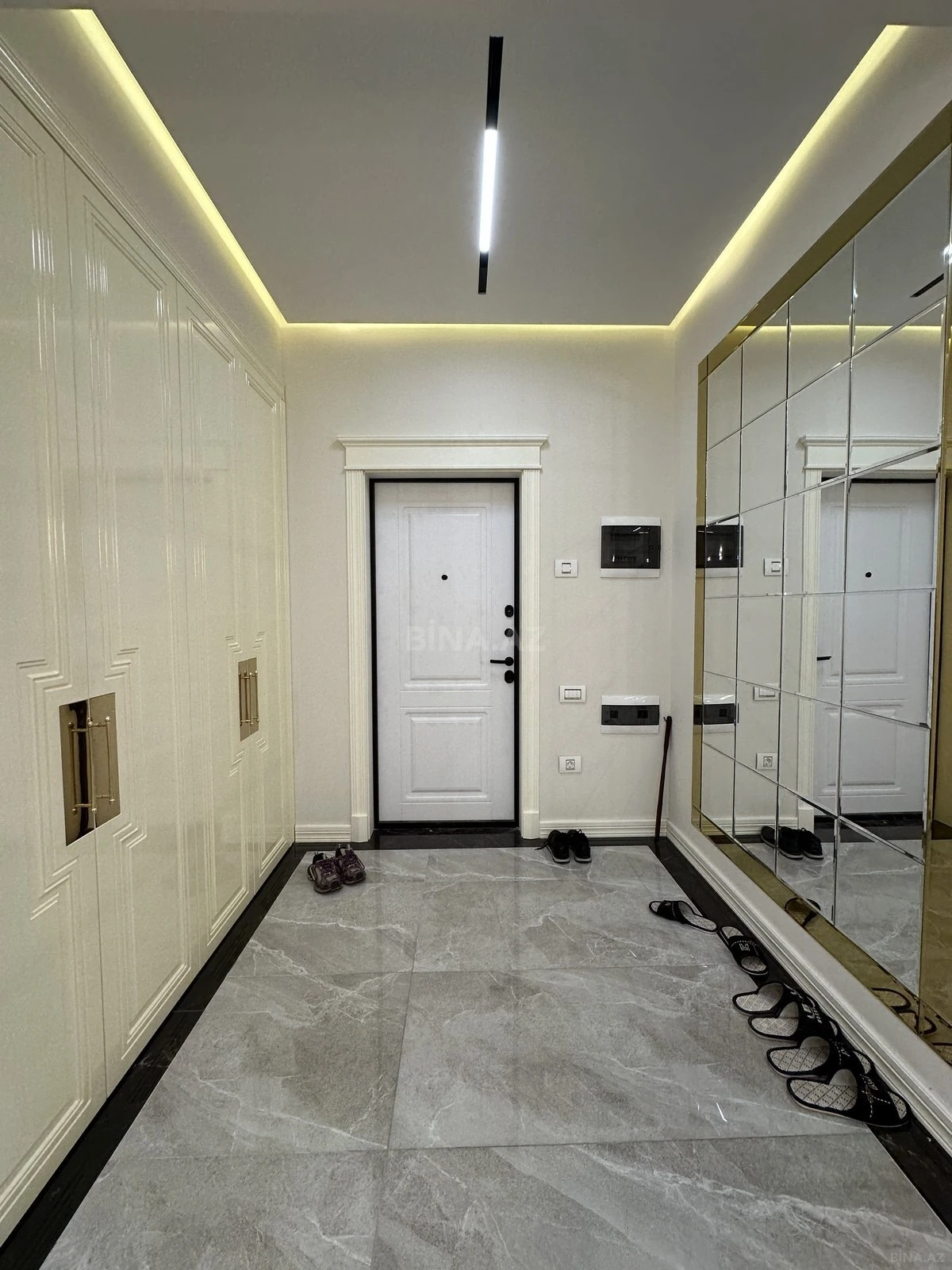 Satılır 4 otaqlı mənzil 179 m²