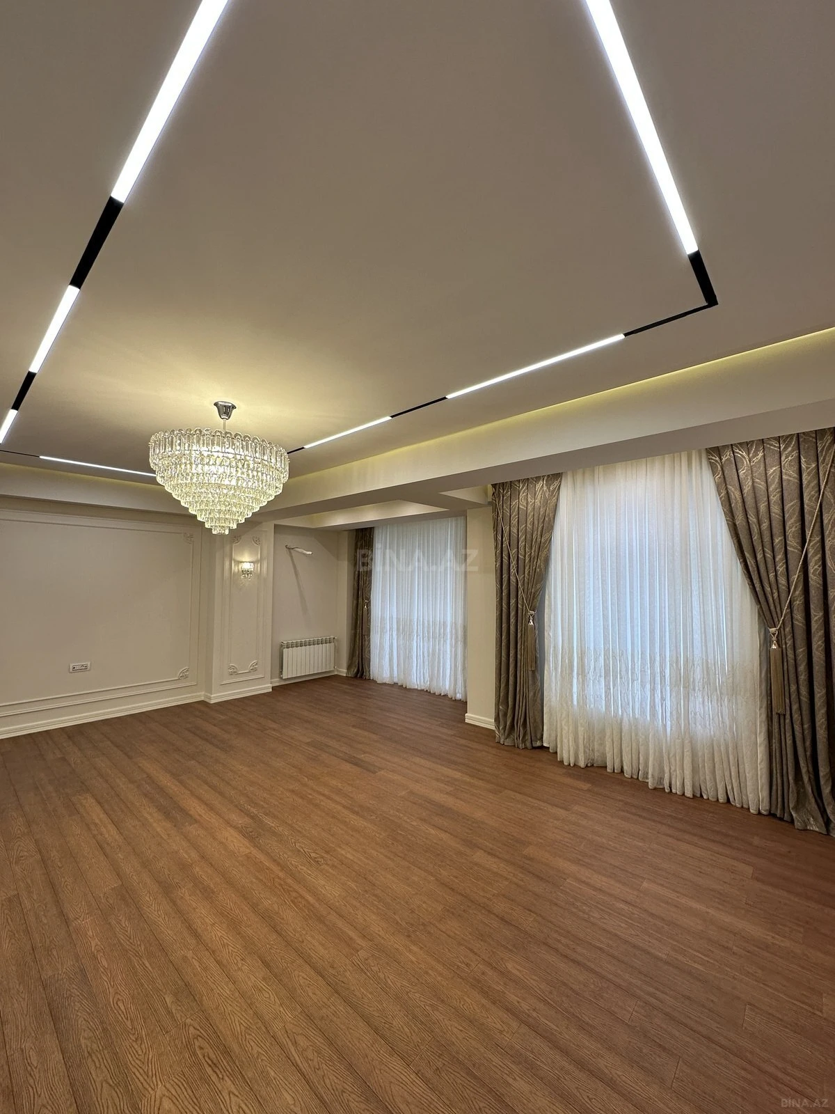 Satılır 4 otaqlı mənzil 179 m²