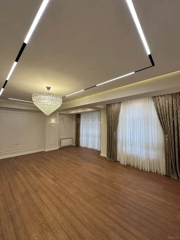 Satılır 4 otaqlı mənzil 179 m²