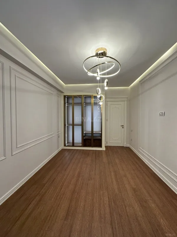 Satılır 4 otaqlı mənzil 179 m²