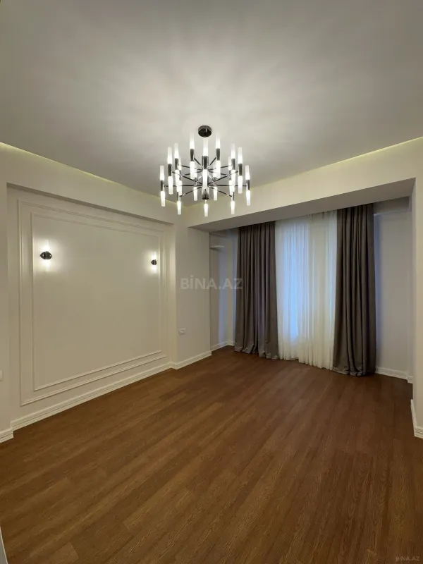 Satılır 4 otaqlı mənzil 179 m²