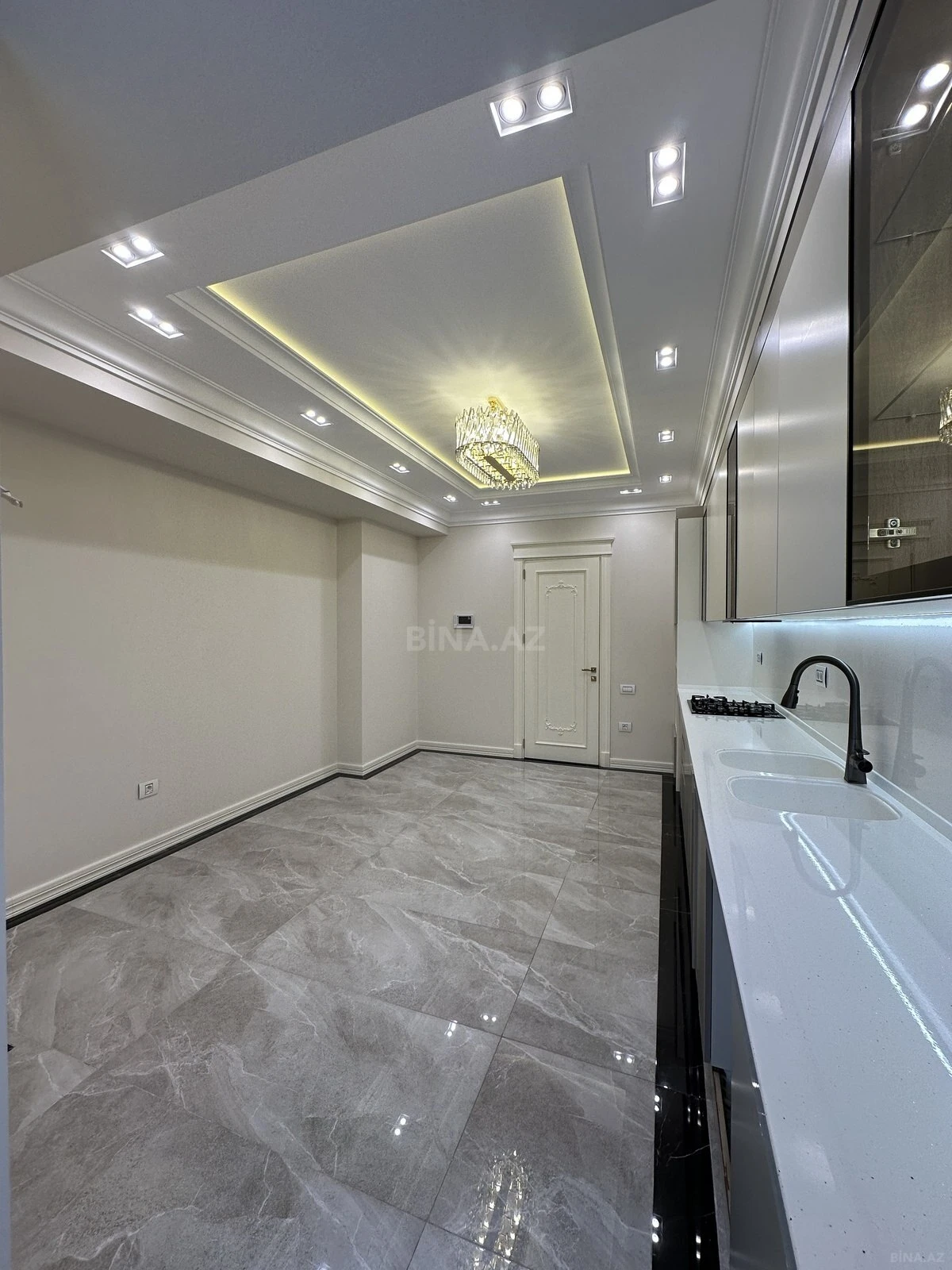 Satılır 4 otaqlı mənzil 179 m²