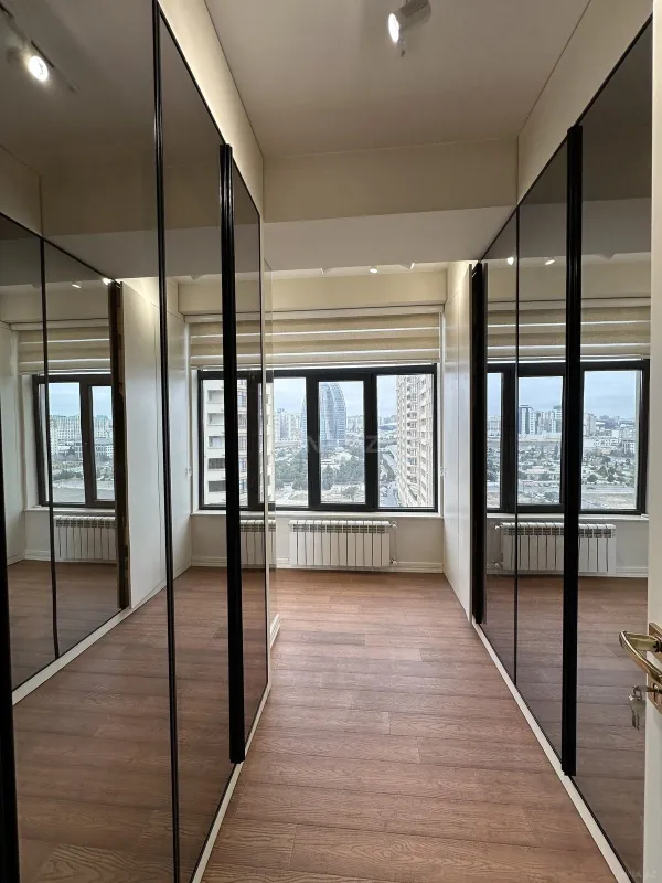 Satılır 4 otaqlı mənzil 179 m²