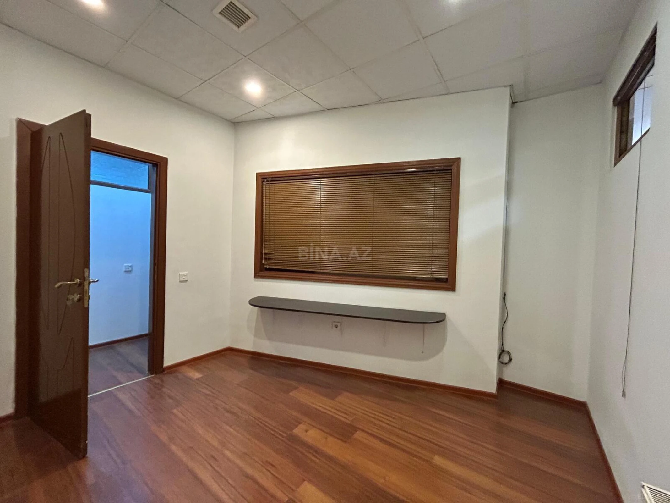 Kirayə verilir 4 otaqlı ofis 150 m²
