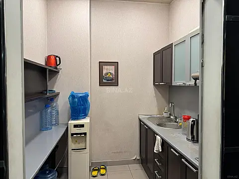 Satılır 20 otaqlı ofis 971 m²