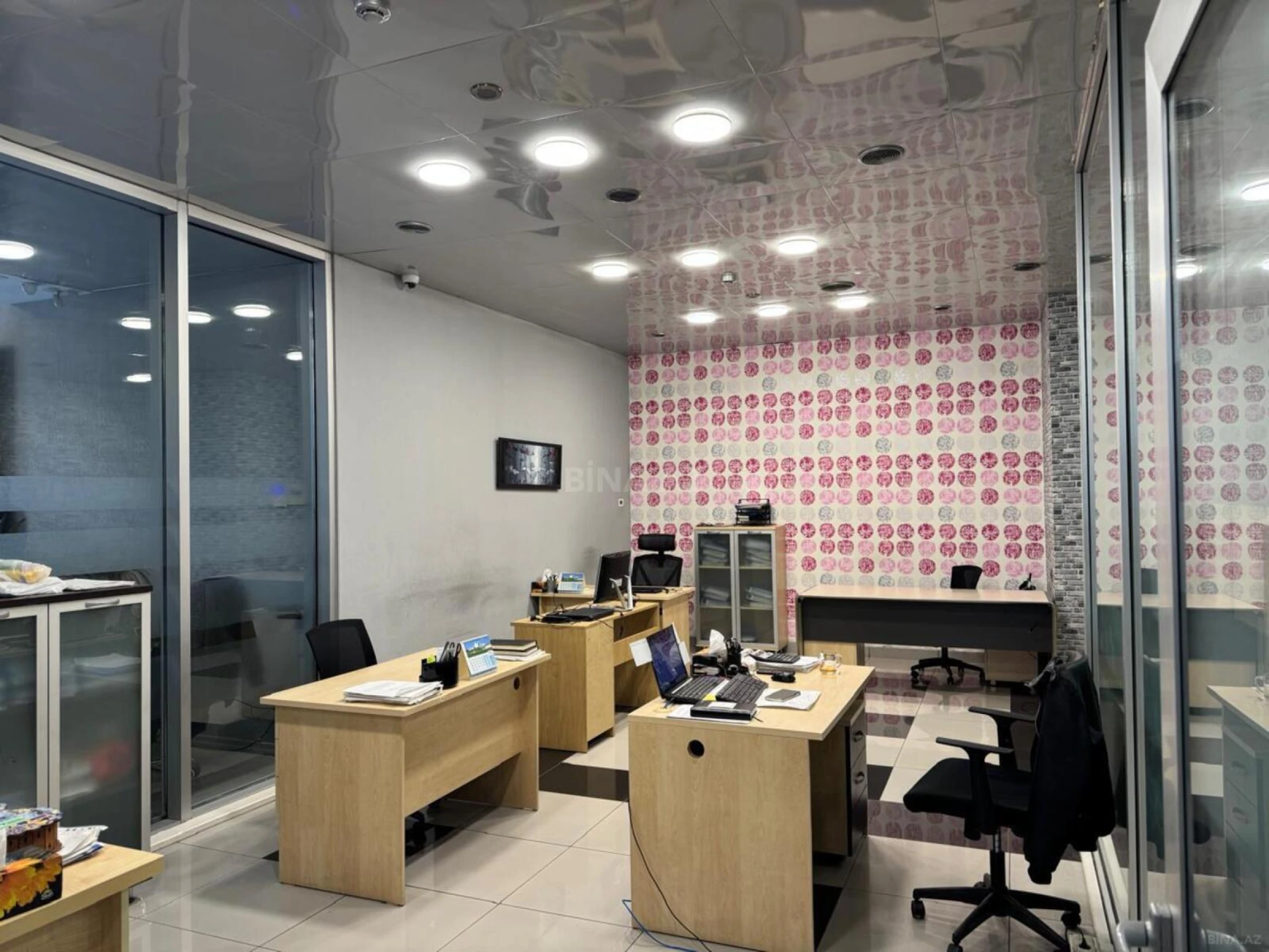 Satılır 20 otaqlı ofis 971 m²