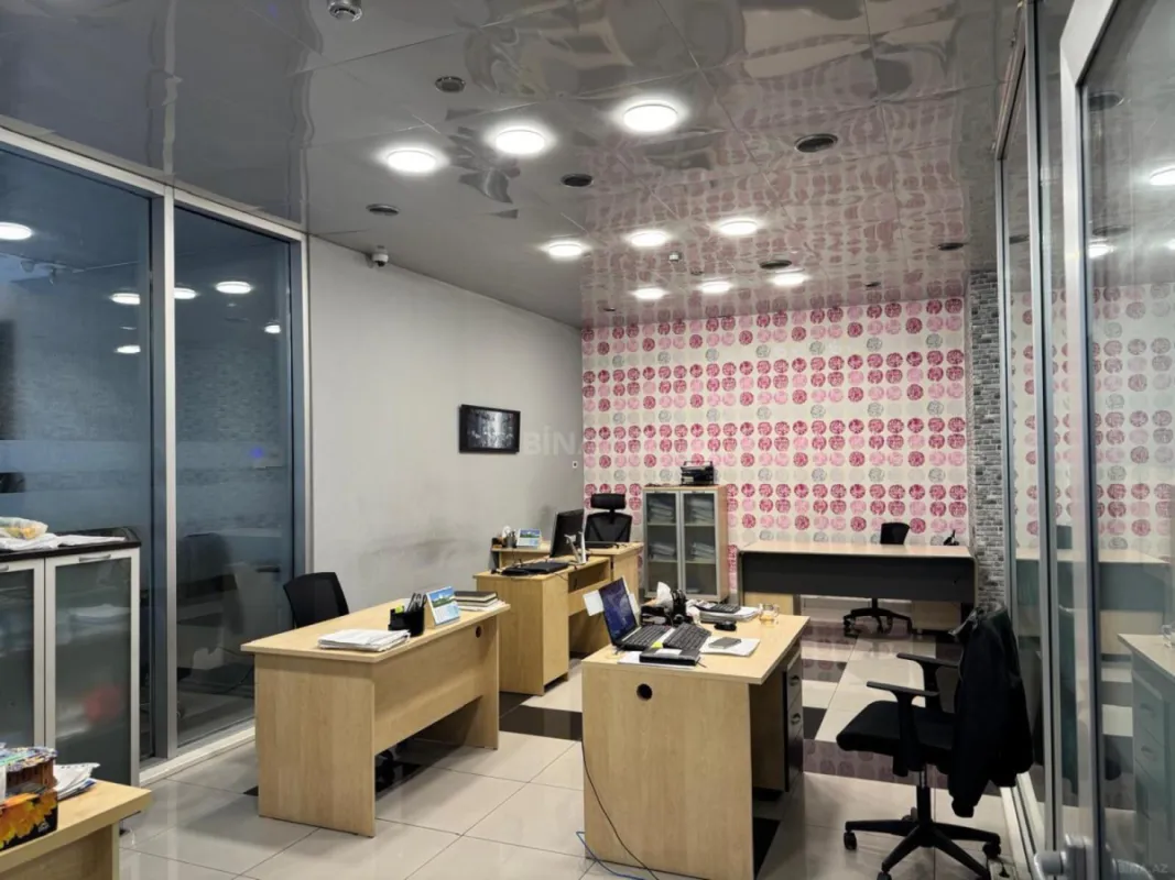 Satılır 20 otaqlı ofis 971 m²