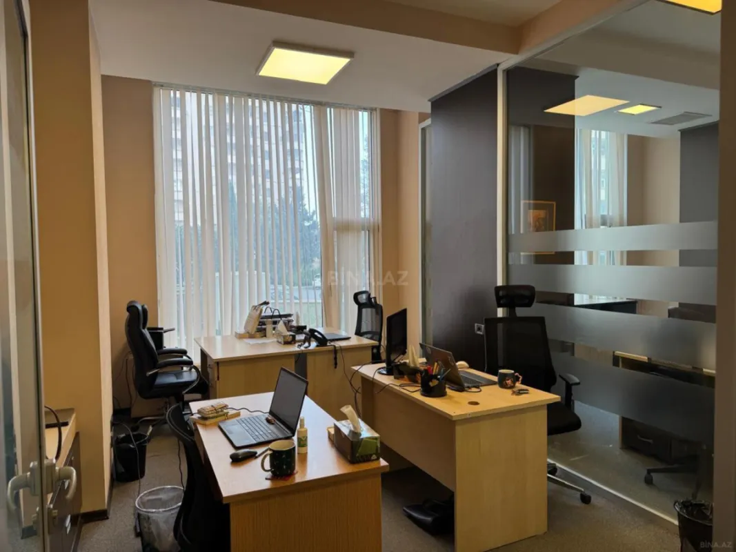 Satılır 20 otaqlı ofis 971 m²