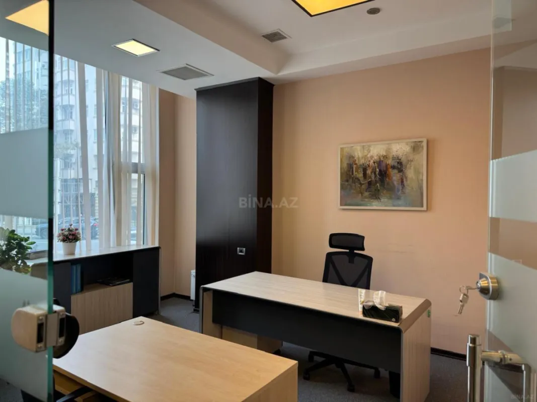 Satılır 20 otaqlı ofis 971 m²