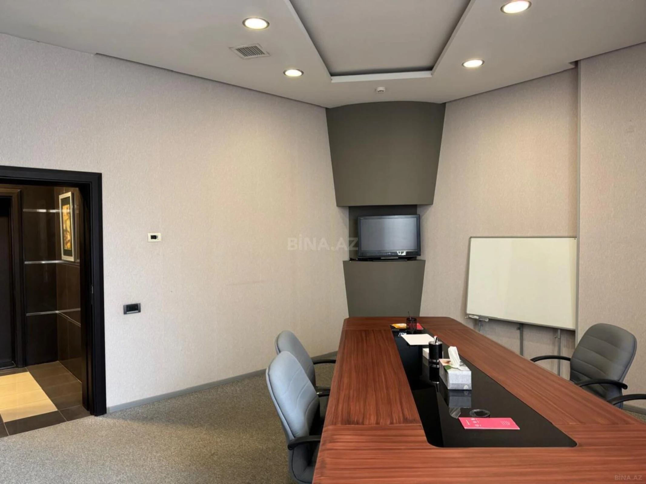 Satılır 20 otaqlı ofis 971 m²