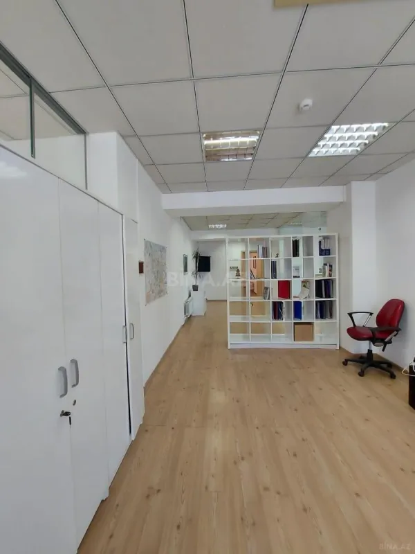 Satılır 20 otaqlı ofis 971 m²