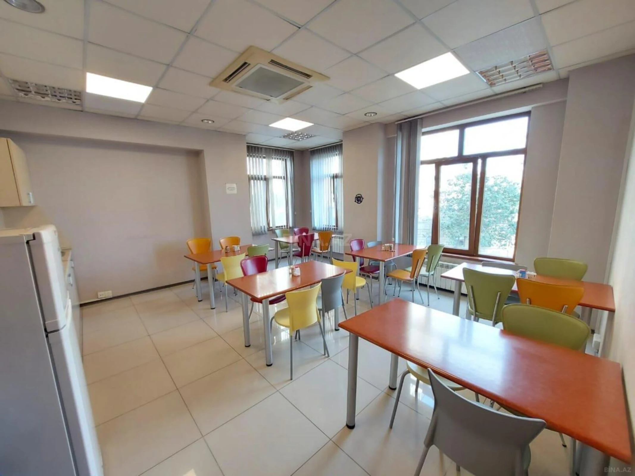 Satılır 20 otaqlı ofis 971 m²