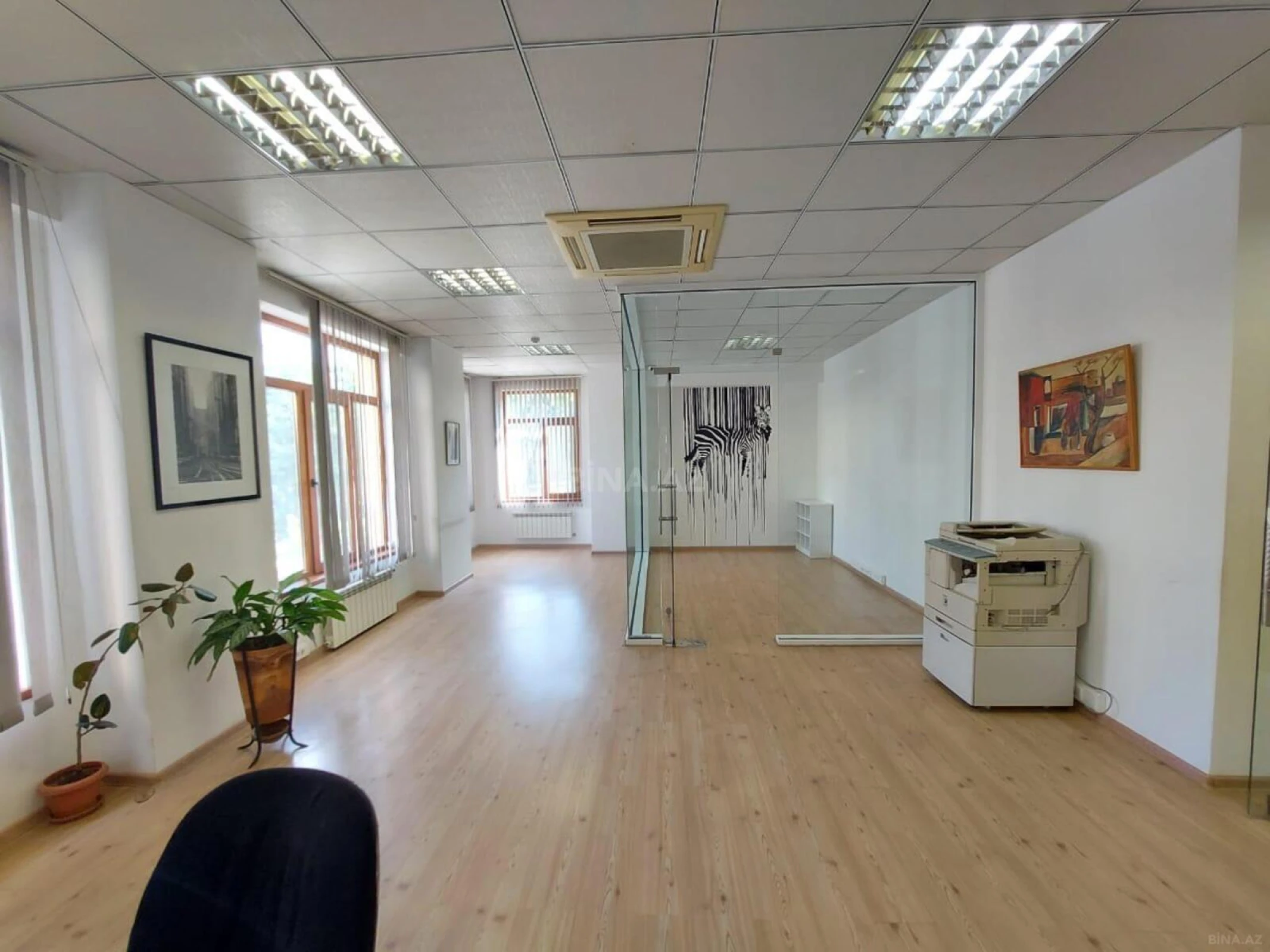 Satılır 20 otaqlı ofis 971 m²