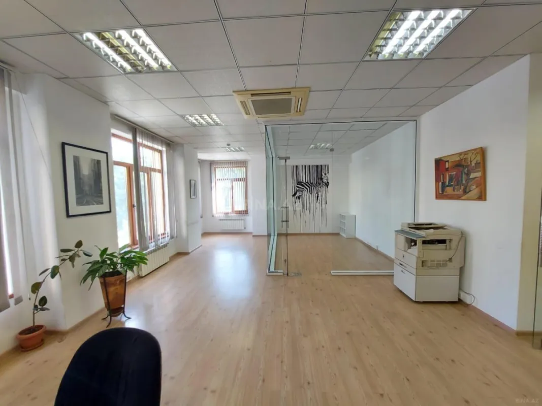 Satılır 20 otaqlı ofis 971 m²