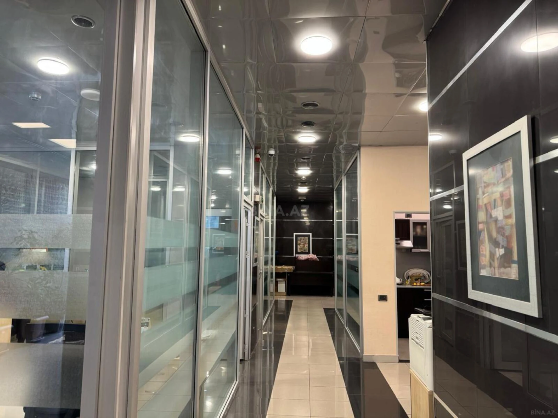 Satılır 20 otaqlı ofis 971 m²