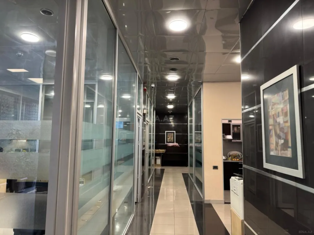 Satılır 20 otaqlı ofis 971 m²