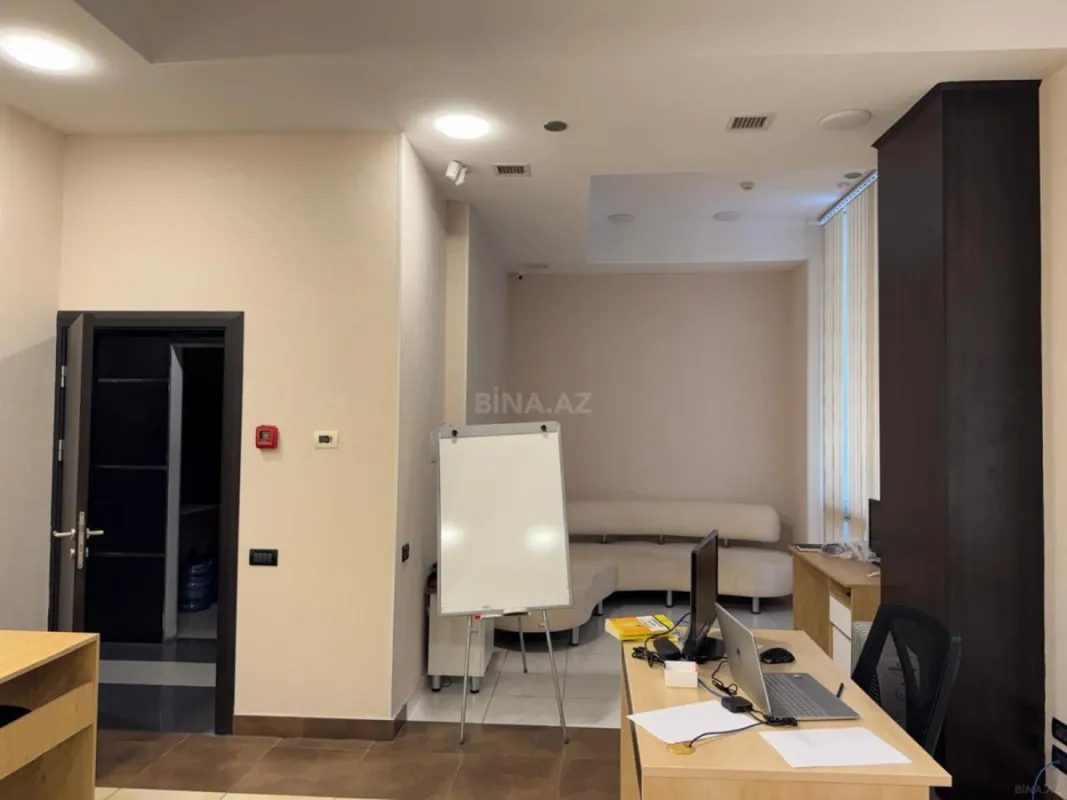 Satılır 20 otaqlı ofis 971 m²