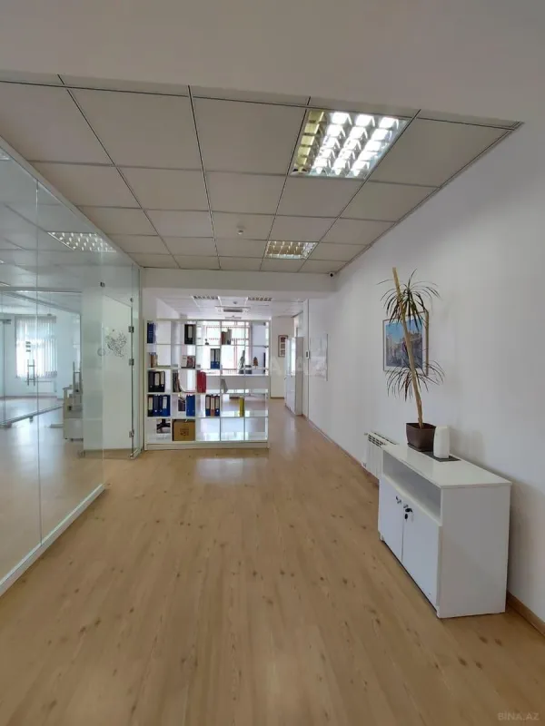 Satılır 20 otaqlı ofis 971 m²