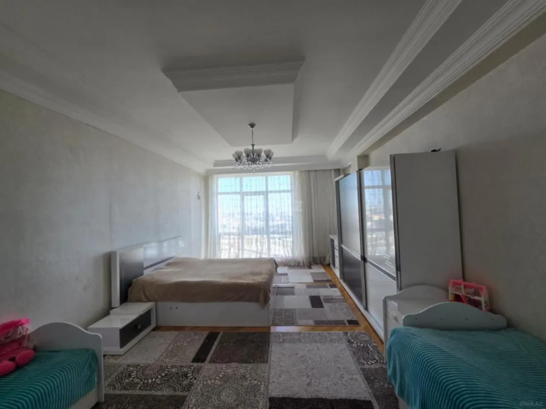 Satılır 3 otaqlı mənzil 130 m²