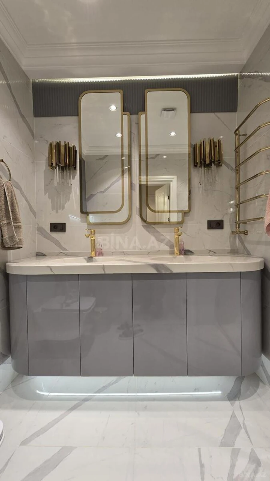 Satılır 2 otaqlı mənzil 97 m²