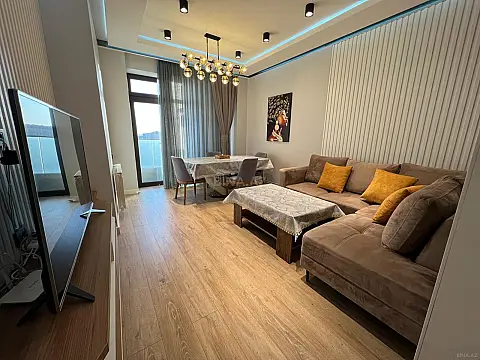 Kirayə verilir 2 otaqlı mənzil 70 m²