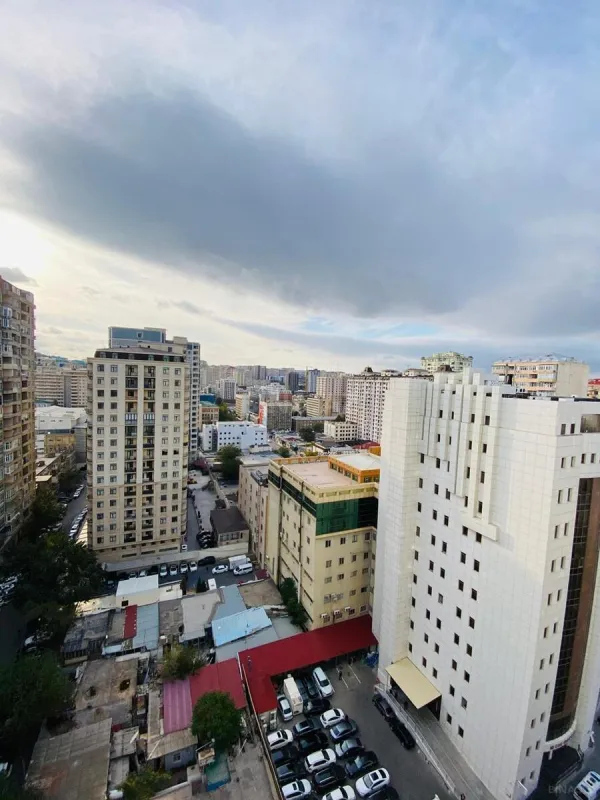 Satılır 2 otaqlı mənzil 76 m²