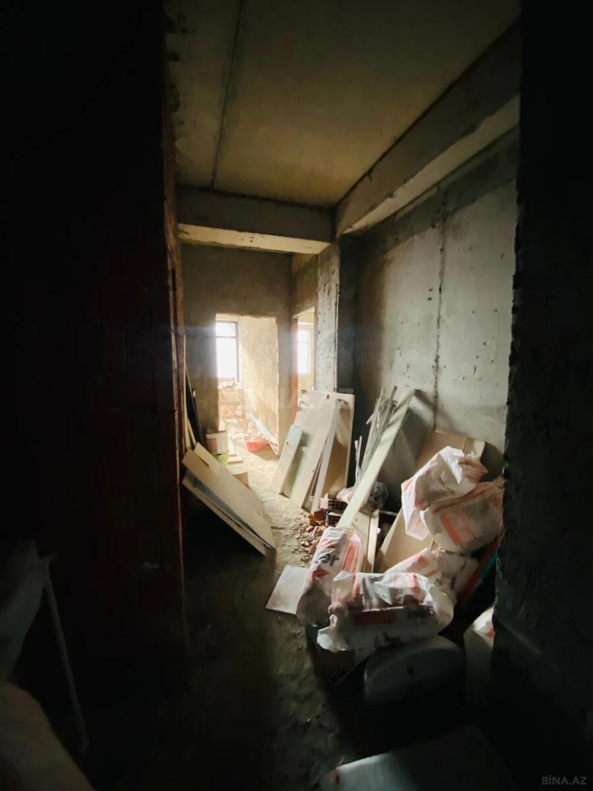 Satılır 2 otaqlı mənzil 76 m²