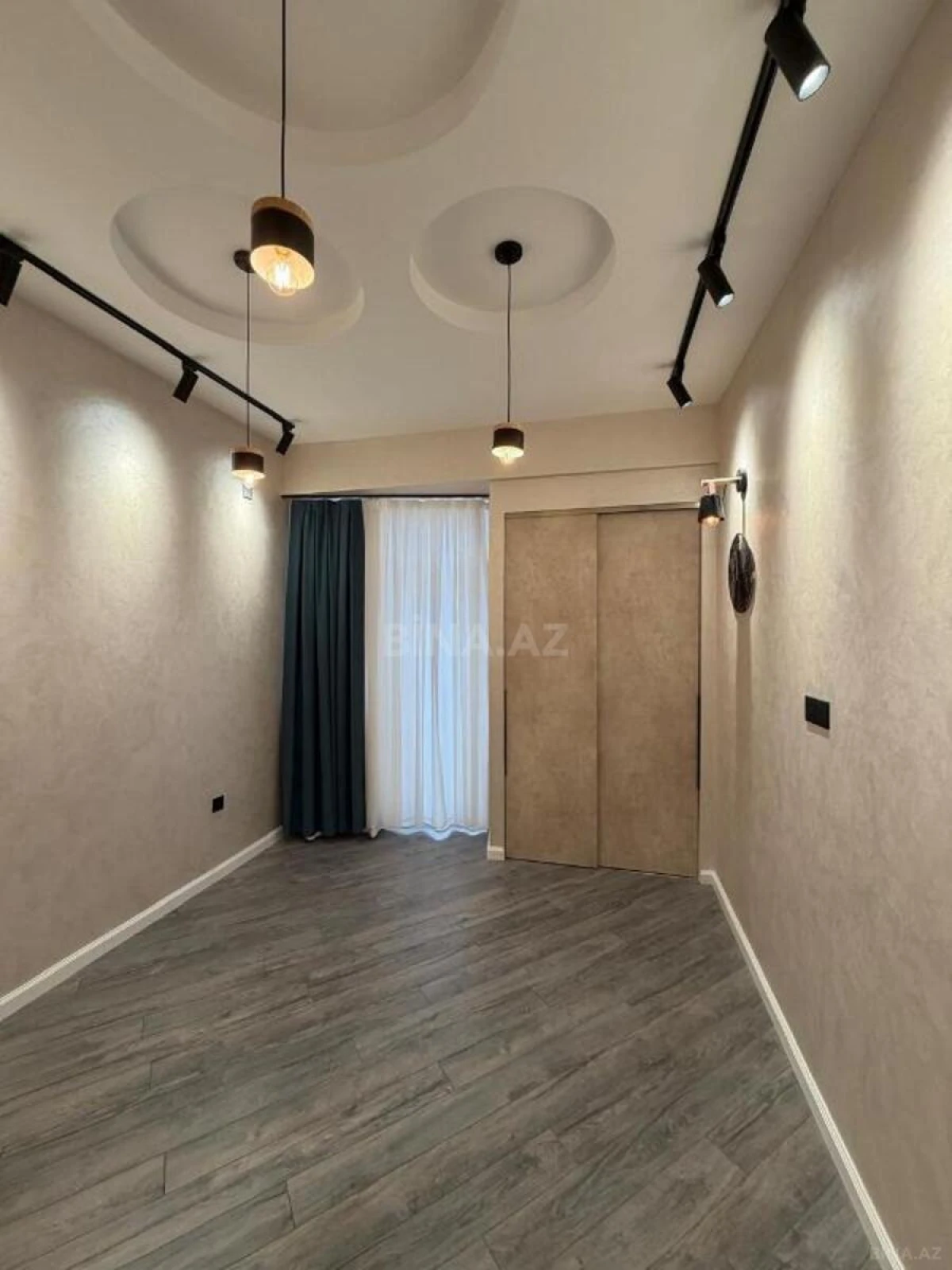 Satılır 3 otaqlı mənzil 465 m²