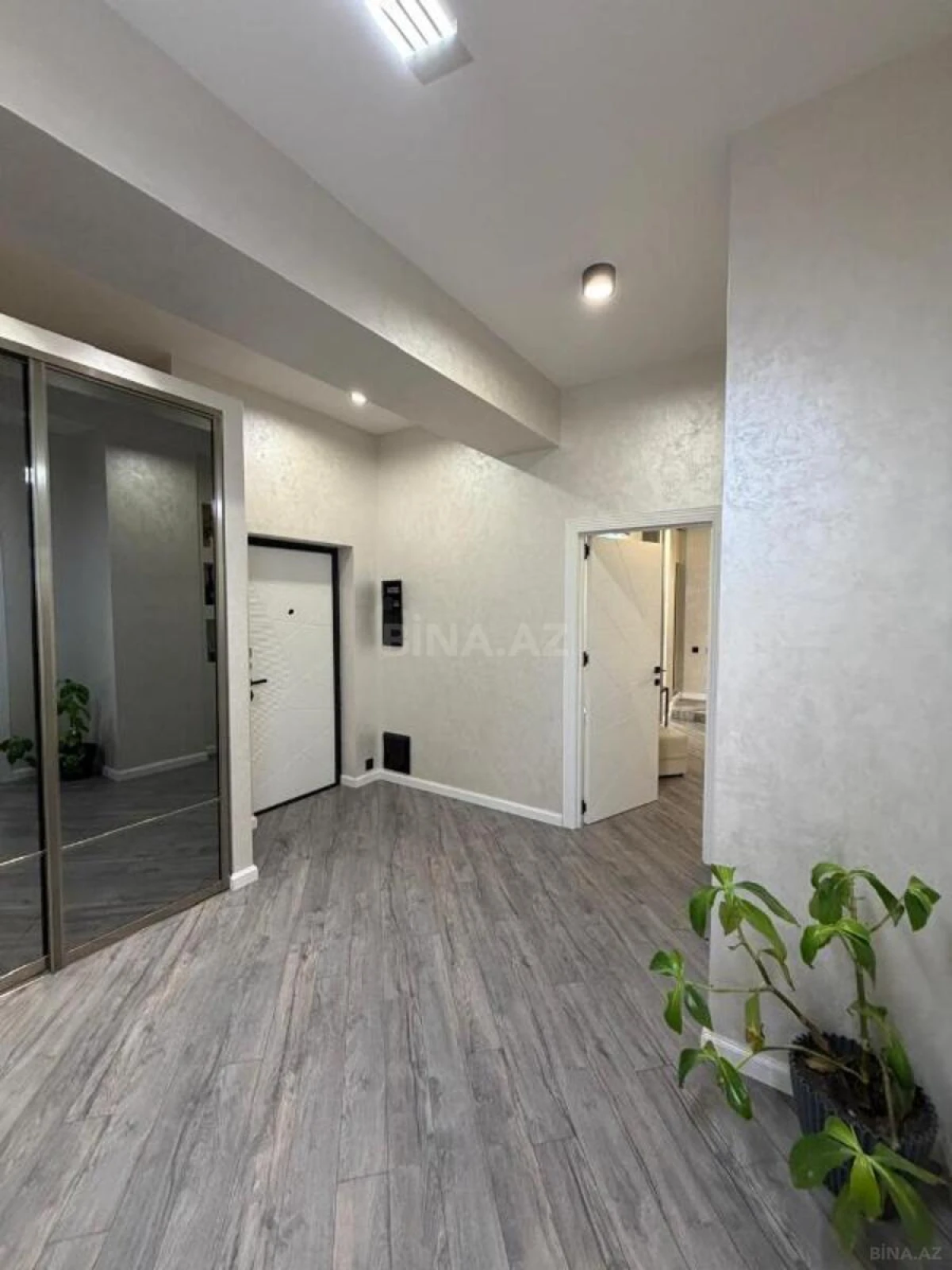 Satılır 3 otaqlı mənzil 465 m²