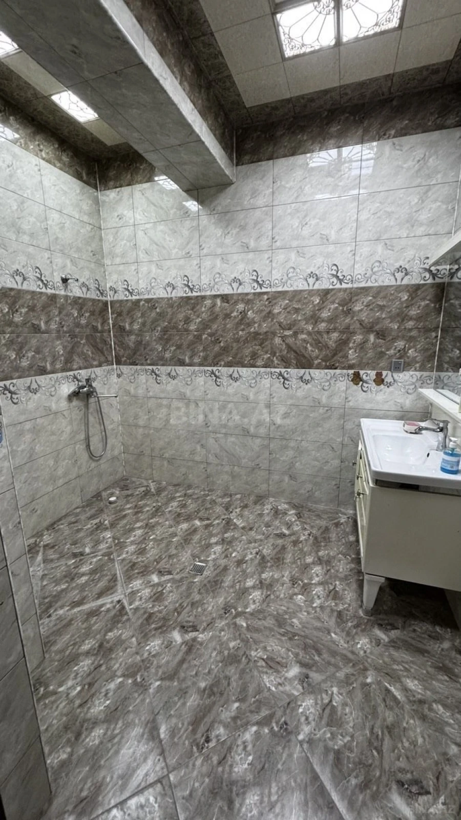Kirayə verilir 3 otaqlı mənzil 130 m²