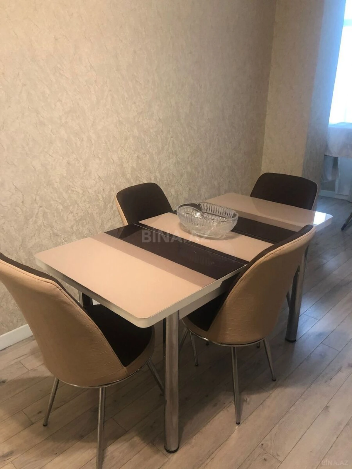 Satılır 3 otaqlı mənzil 173 m²