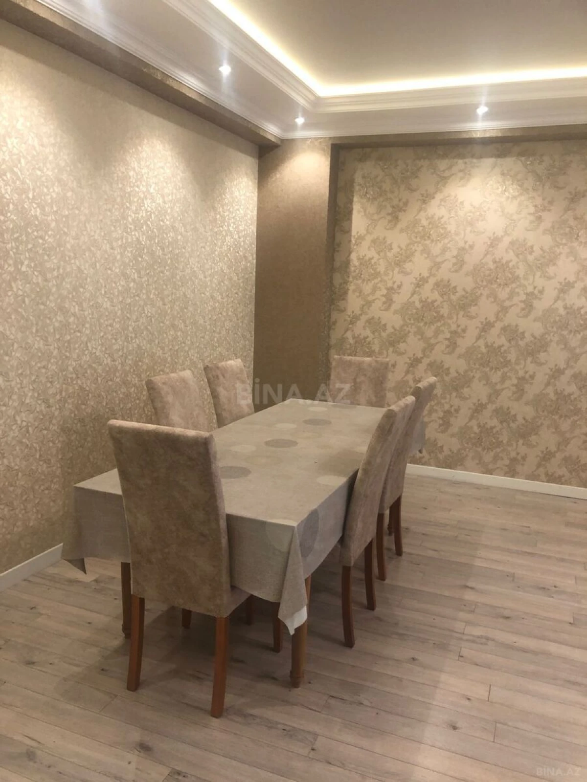 Satılır 3 otaqlı mənzil 173 m²