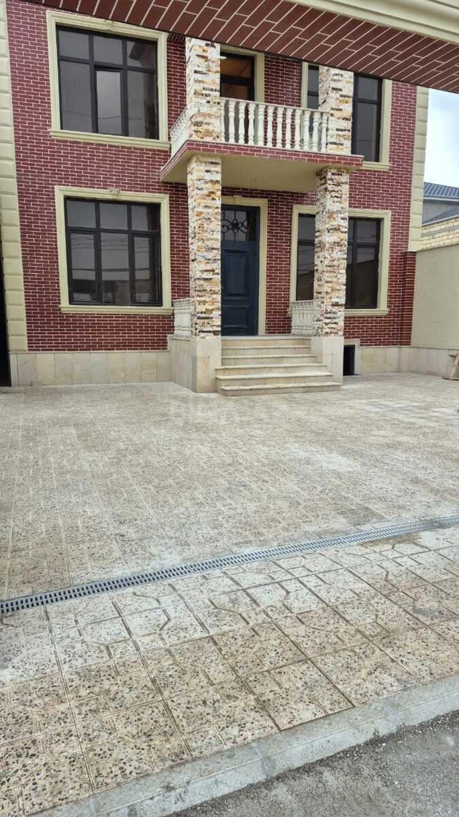 Satılır 6 otaqlı həyət evi 250 m²