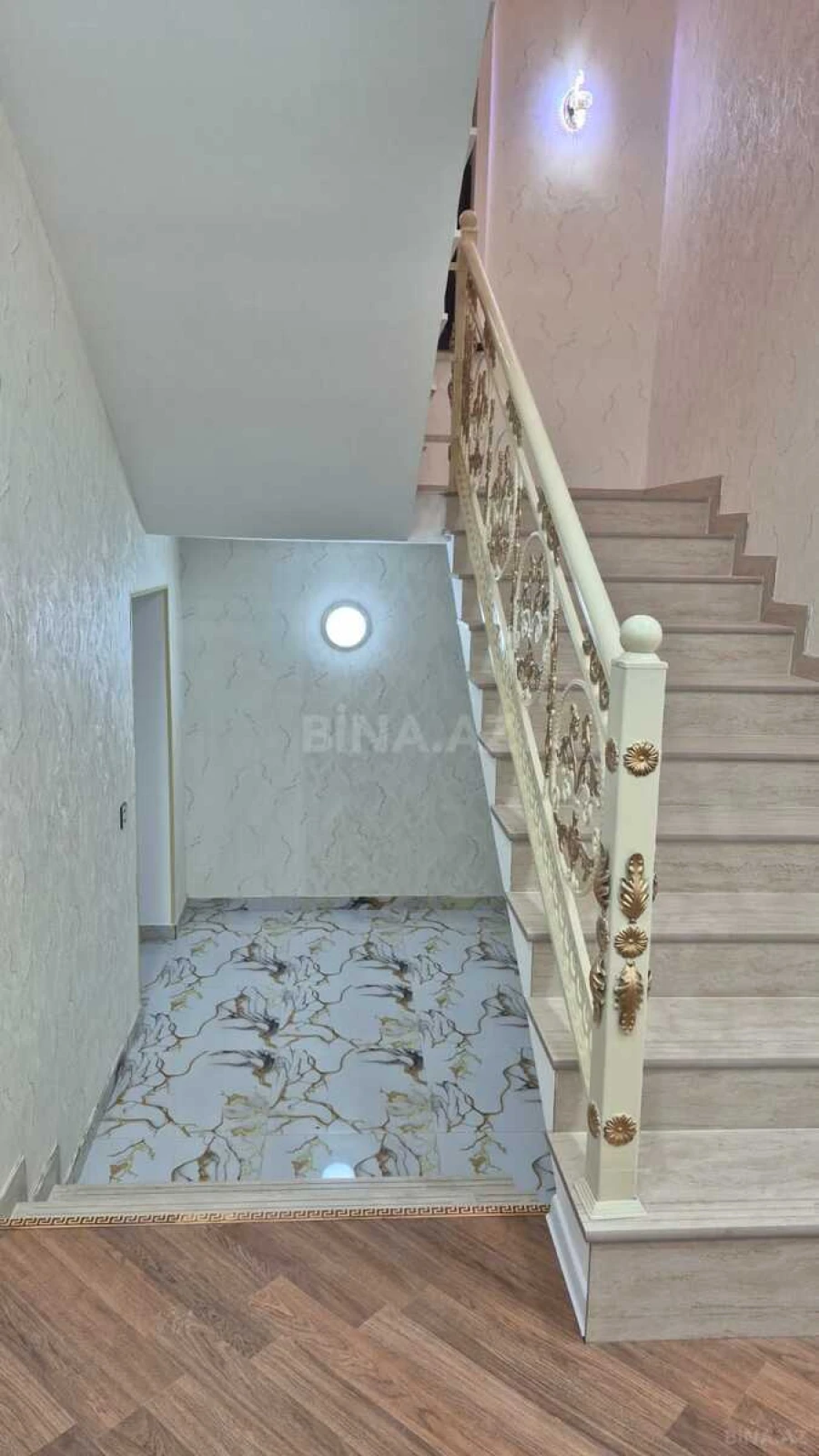 Satılır 6 otaqlı həyət evi 250 m²