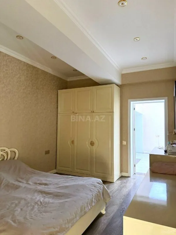 Satılır 4 otaqlı mənzil 165 m²